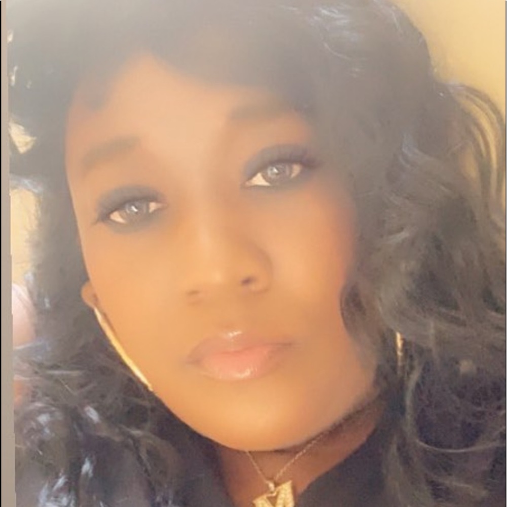 Meet your Posher, Mia